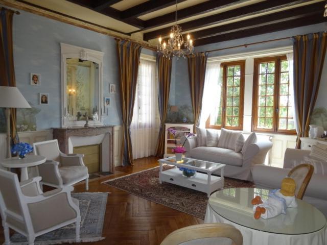 Le Chateau De Vernieres Talizat Buitenkant foto