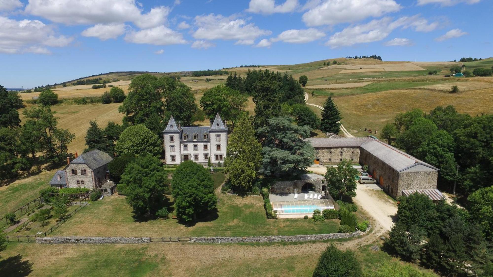 Le Chateau De Vernieres Talizat Buitenkant foto